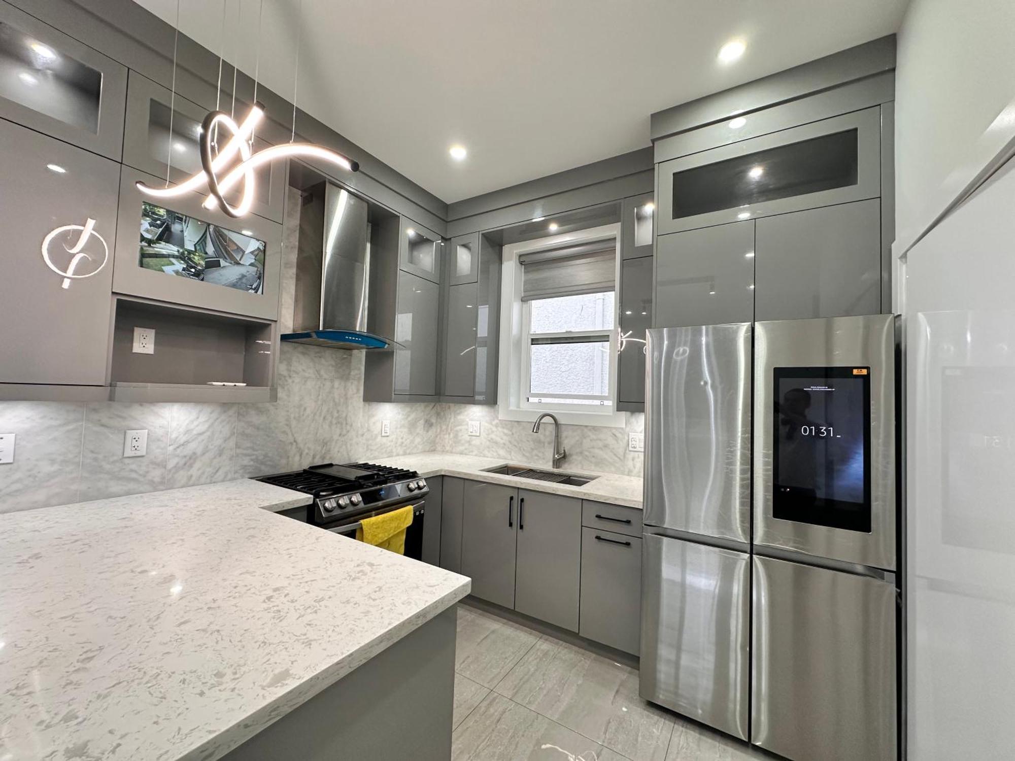 شقة Modern And New House Near Pne With Big Garden And Free Parking فانكوفر المظهر الخارجي الصورة